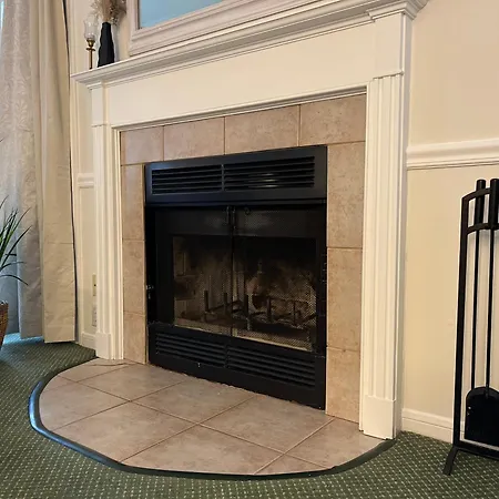 Cozy Villa 3 Mins To Mohegan- Fully Stocked With King Bed & Fireplace- Jacuzzi, Saltwater Pools, Sauna Norwich Exterior photo