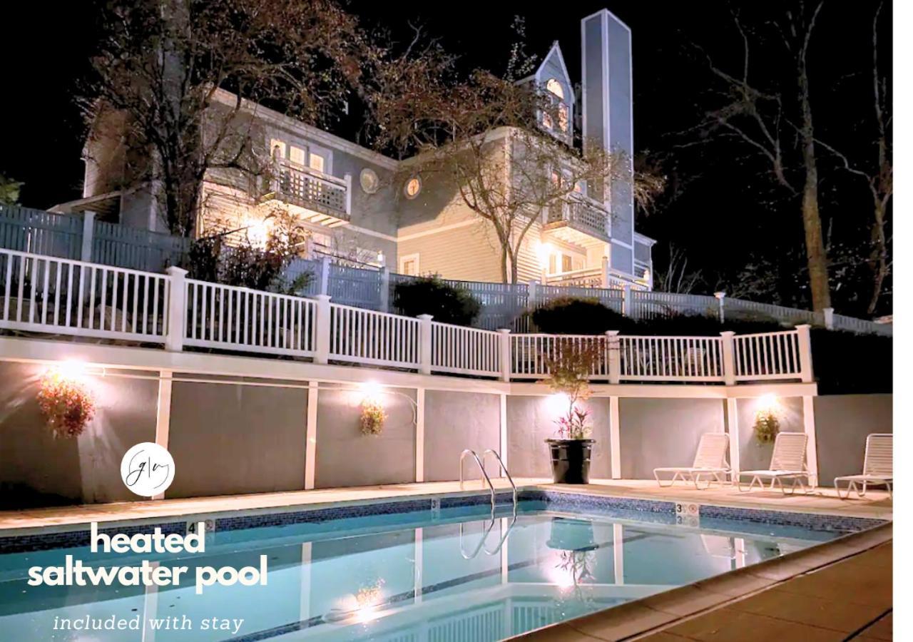 Cozy 3 Mins To Mohegan- Fully Stocked With King Bed & Fireplace- Jacuzzi, Saltwater Pools, Sauna Norwich