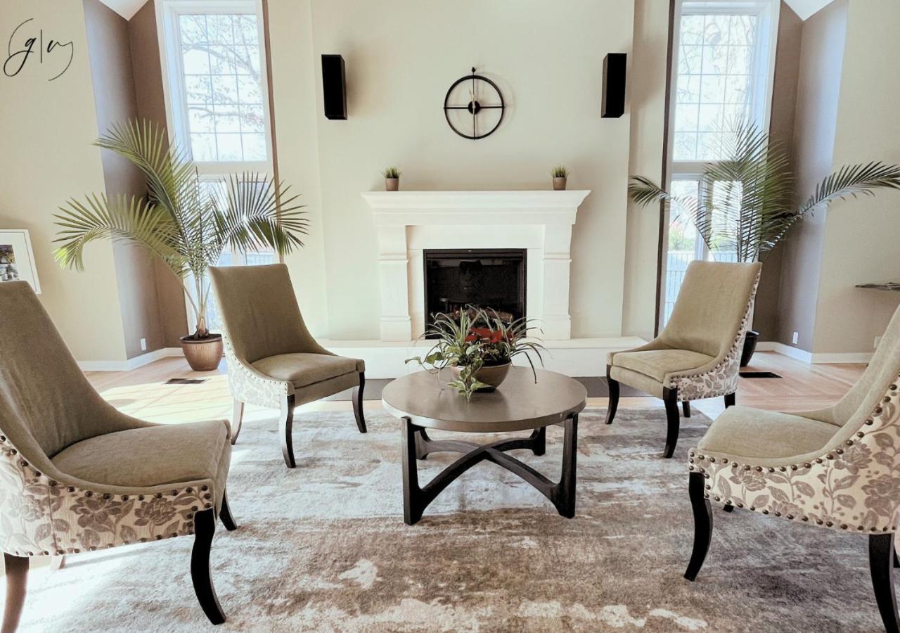 Apartment Cozy 3 Mins To Mohegan- Fully Stocked With King Bed & Fireplace- Jacuzzi, Saltwater Pools, Sauna